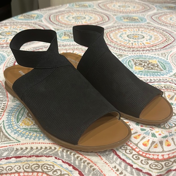 Kenneth Cole New York Black Sandals - Picture 1 of 8